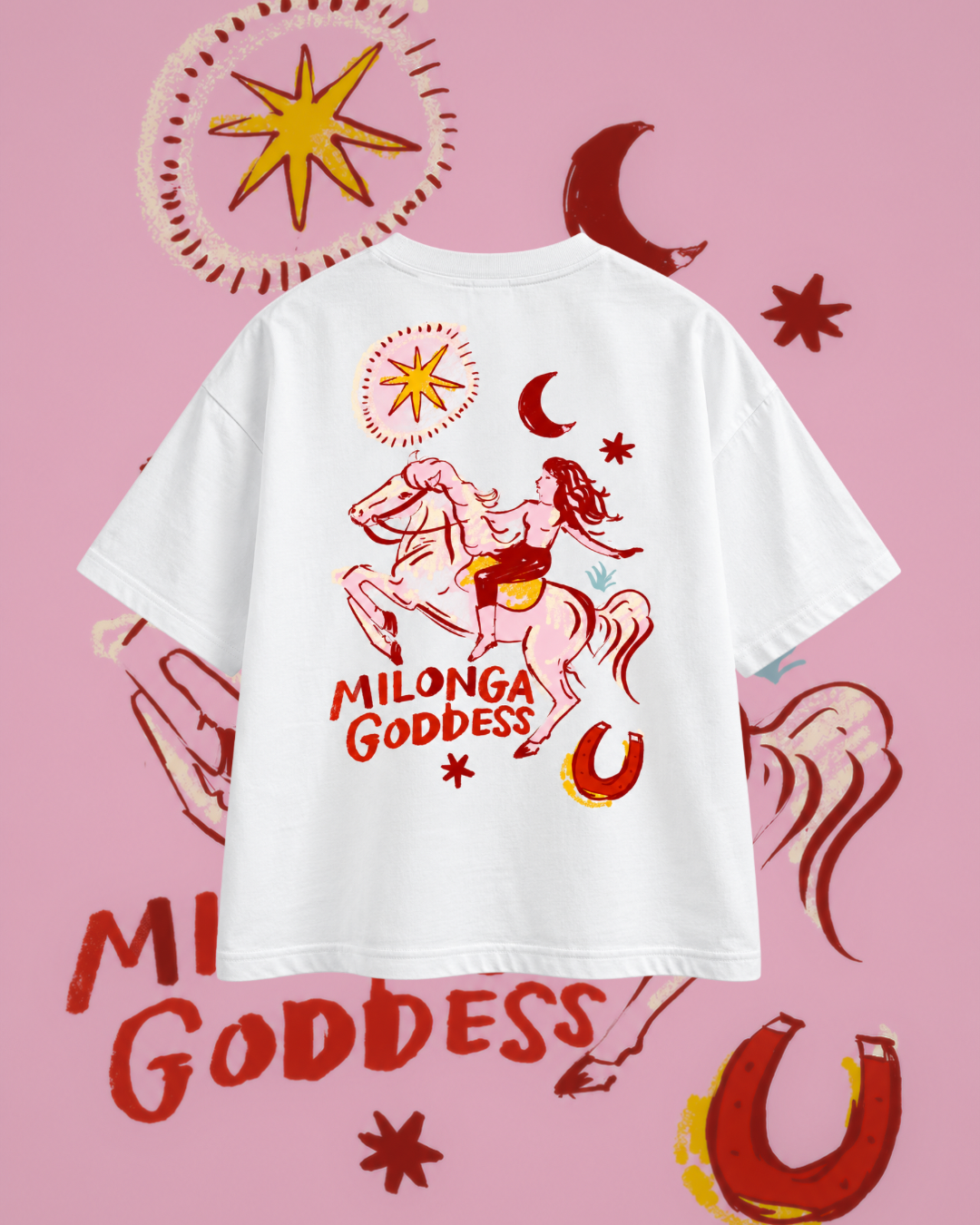 Goddess Tee oversize, espalda: jinete a caballo con sol, luna y herradura, texto Milonga Goddess